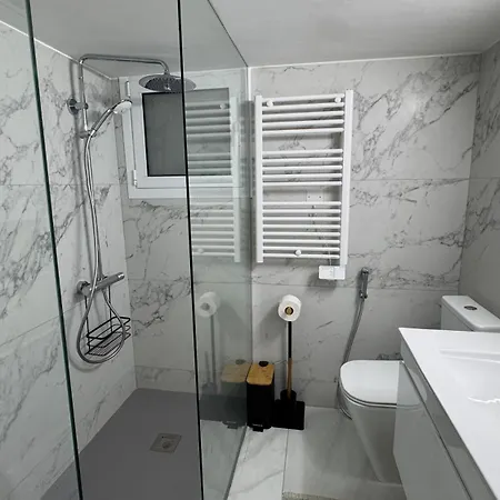 Luxury 2 Bedroom Center דירה