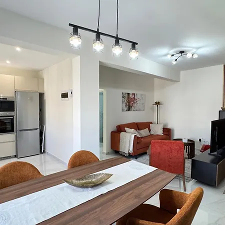 Luxury 2 Bedroom Center Διαμέρισμα *