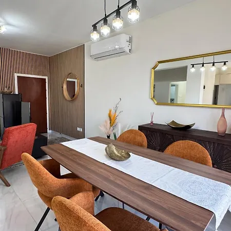 דירה Luxury 2 Bedroom Center לרנקה