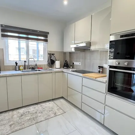 Luxury 2 Bedroom Center Larnaca